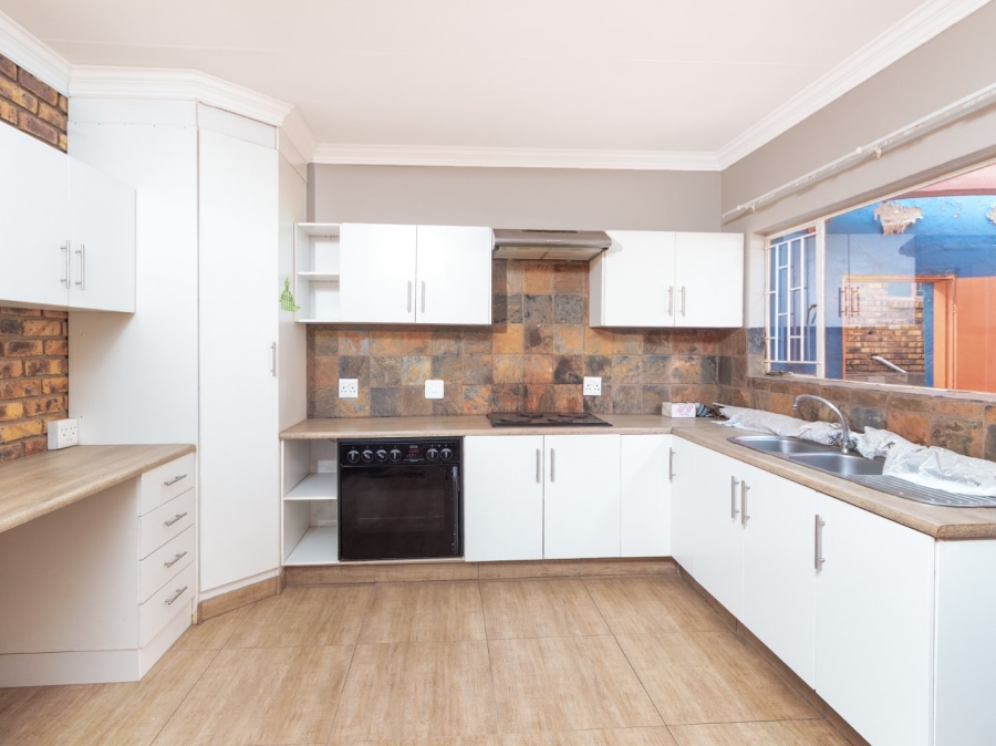 4 Bedroom Property for Sale in Ifafi North West